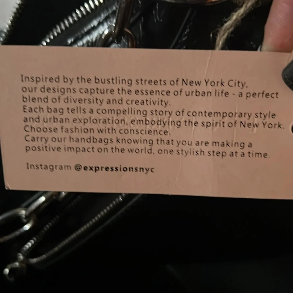 🖤🖤NWT- E/N EXPRESSIONS NYC SASSY/CLASSY BLACK SHOULDER BAG🖤🖤